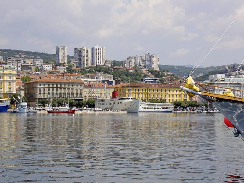 FBB0490112C681B381D45B2B3A037FD9