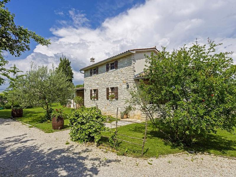 8157A57606D071751C1FEDEE88553100