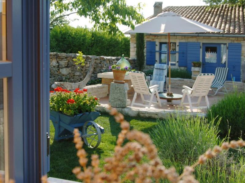 60977F54F67604F32695E6FD0402EABA