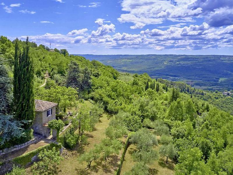 FB4F0D505FE85034C19A4599BD3A1633