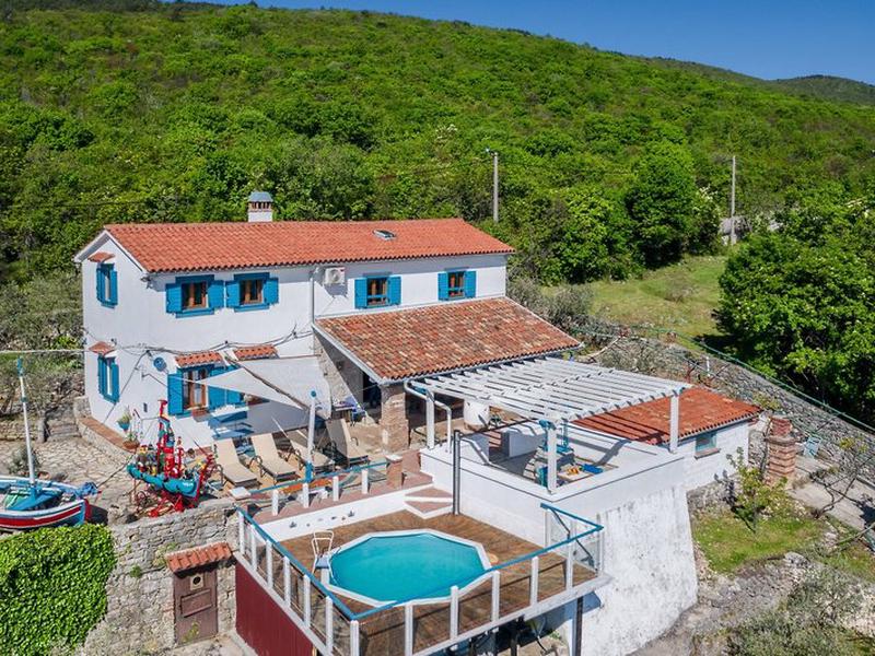 48F7DD1CF660556F42F42AA7E6982596