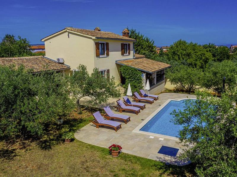 5CE9AEBF8F3716D45E221E10DA97F0CB