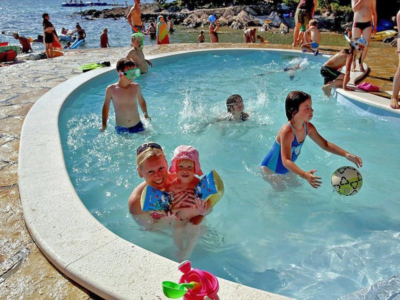 6D822DE22AC6B170FC8357CDD8B5118D