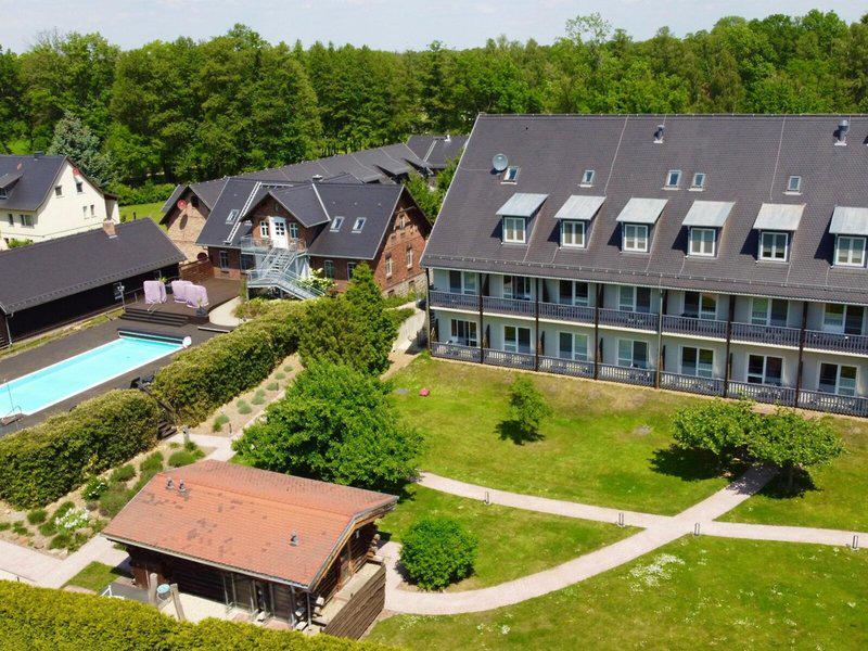 87A3FFB052FD8FE660529682F935E535