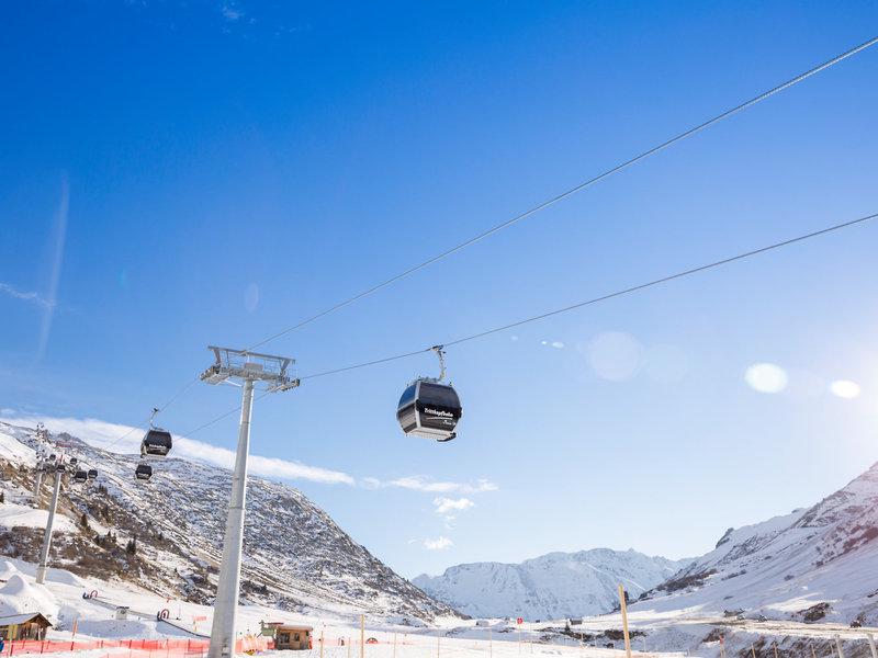 E4F5F5B4CA32B0D6A845ABD39850528D