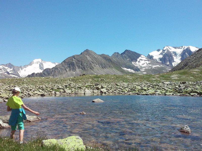 8306EFDC4BB8B5847569AF7666FA4C4F