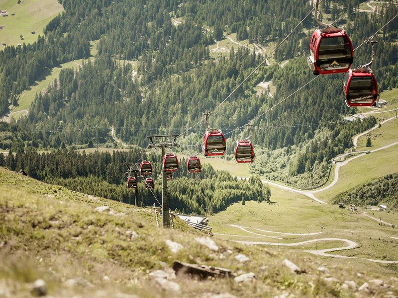 E0F3224C8433AFBD442FD17D4669D9E9