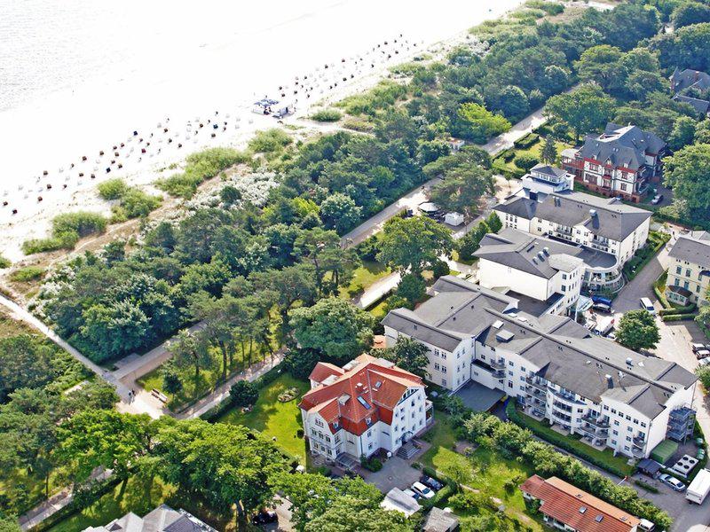 60ECF9A6F8F76A1673E4F65E619562F8