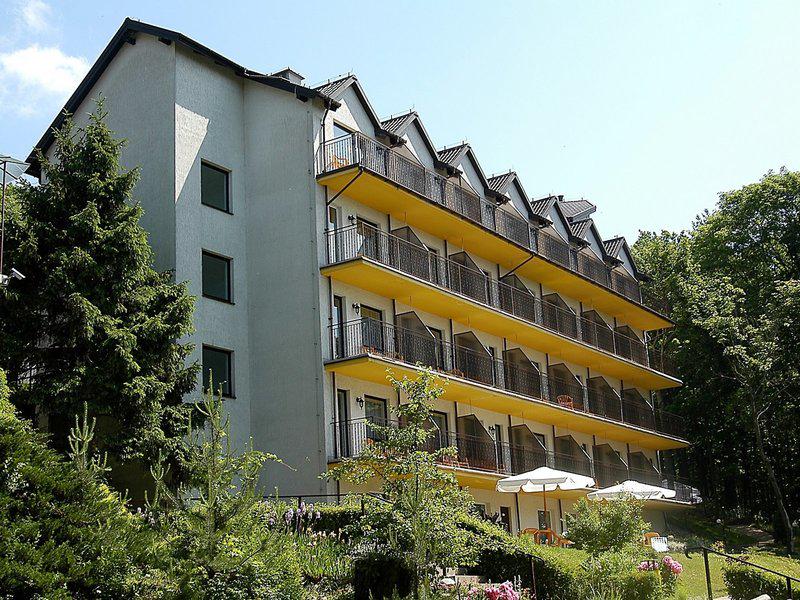 3503E977200E2F46048BF0947A15D3A6