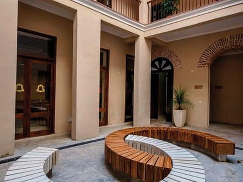 66B4BF2747F5114297D3E3159AC79C9B