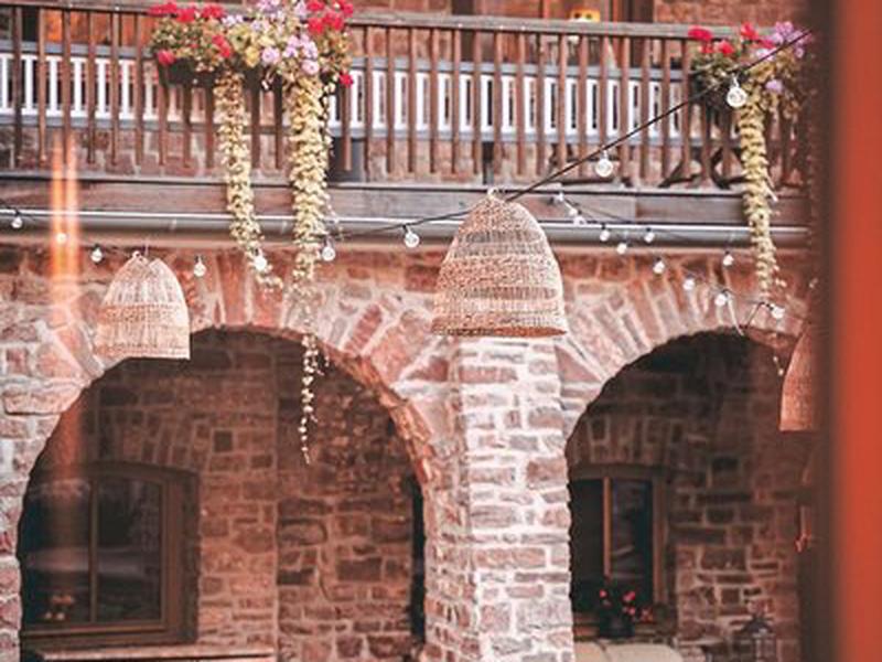 A8F35504F45B34806AA4BC62B565EECB