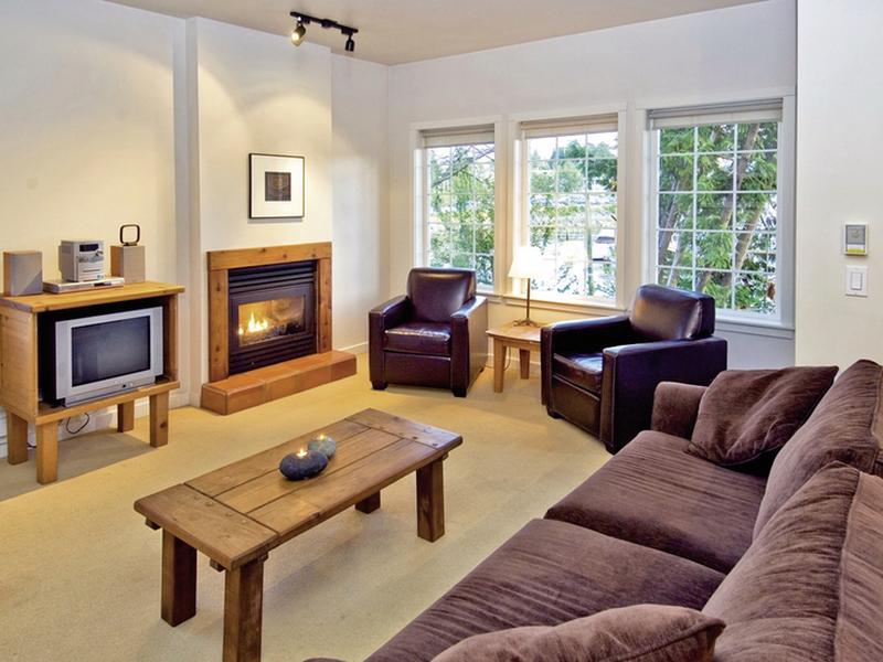 EDF0A8606C06D0E0CBD7244078B546E6