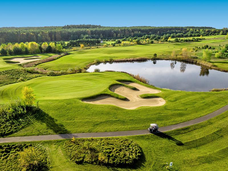 B9B65F15642A3A8D0F28FE754E3F25E2