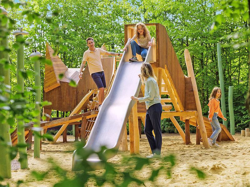 9035B383DC241FB0E4D7A4176BE612BB