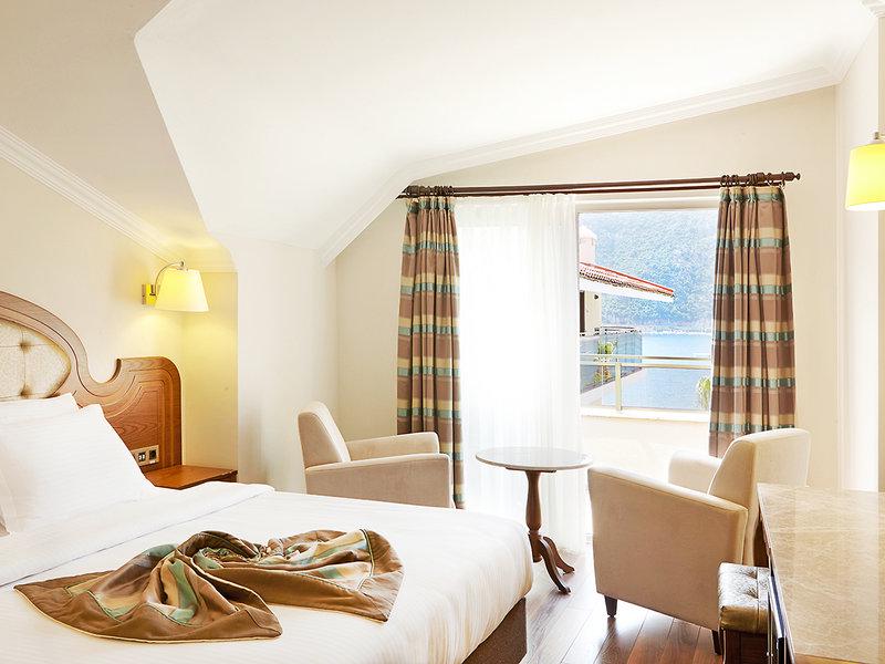 214FA35D9E270A6DFFE511781C74DB70