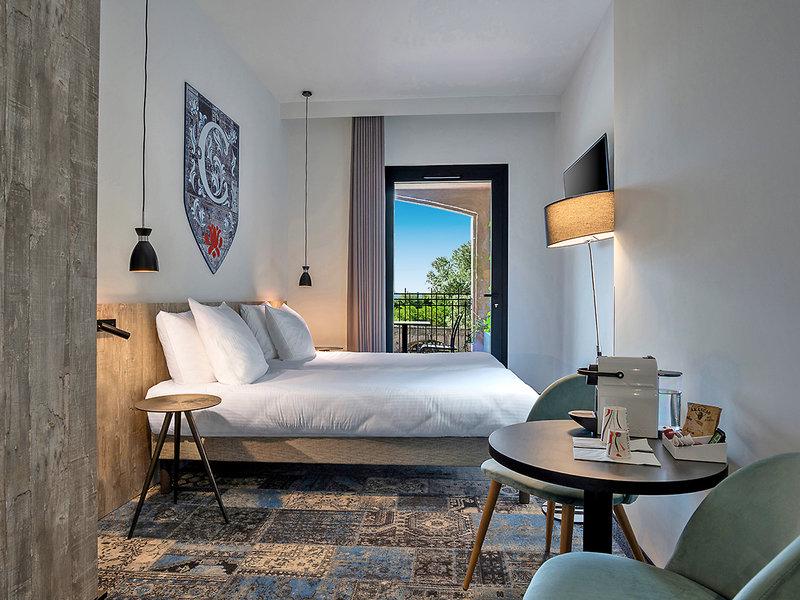 179BF7B0E7860C2412517CFDF0169247