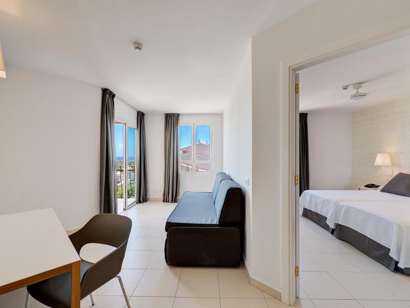 71CC7AAC2EBFE3AC0F58CB8EA82F495C