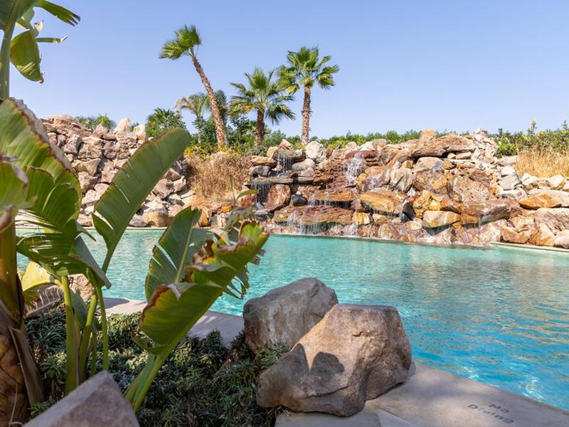 C3B464B611B2CE2F1F1C6292DCE385E1