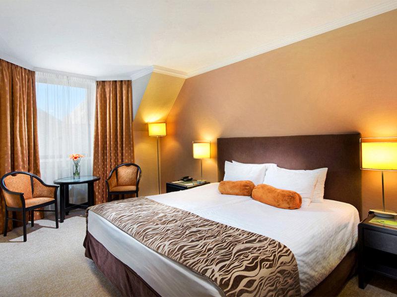 CC0037EBDC02E42B220C25DB1A9148E9