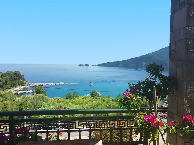 BBB855CD5594588F8D9BDEDE9C7BA11F