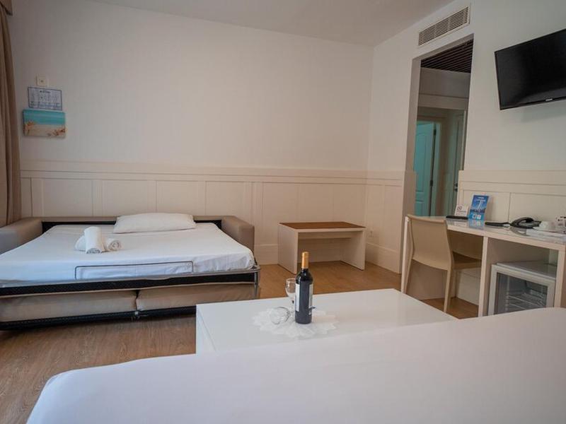 5AAB7FA9EE842AAFAFD343E9EC28D5F6