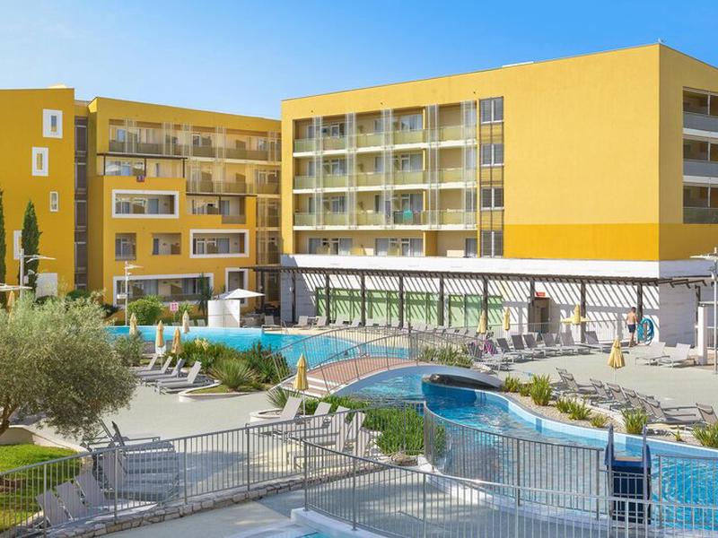 9CD4004AA976B14259B88B8C8BC3504E