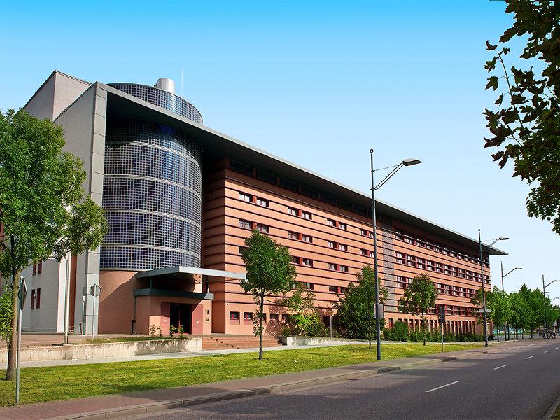 08887078F0DAA15E1565674AB7B43BDA