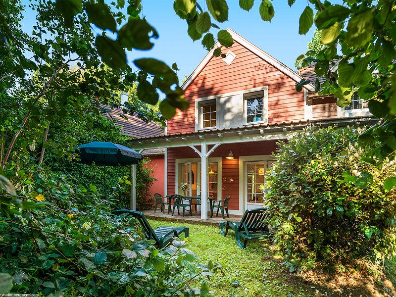 EE22C9C4F141A24A6FA032162B5A5129