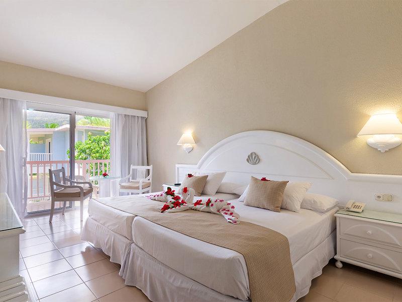 1EF883B3696A10740AACE88E10369583