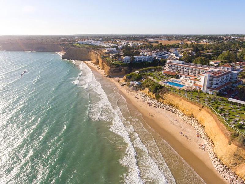 81CF00FC623A284793297F48F18E39A6