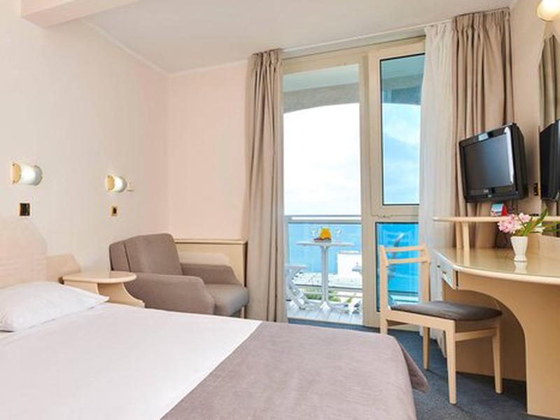 AEB2D48ED1652DE664807B6B4B67BE7F