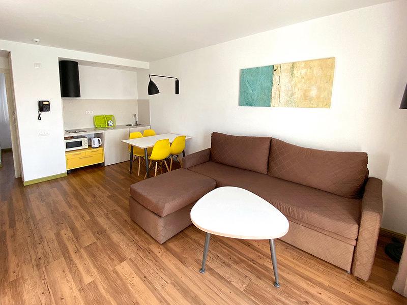 E02227FCBFAC2D7A4766D42357D1865F