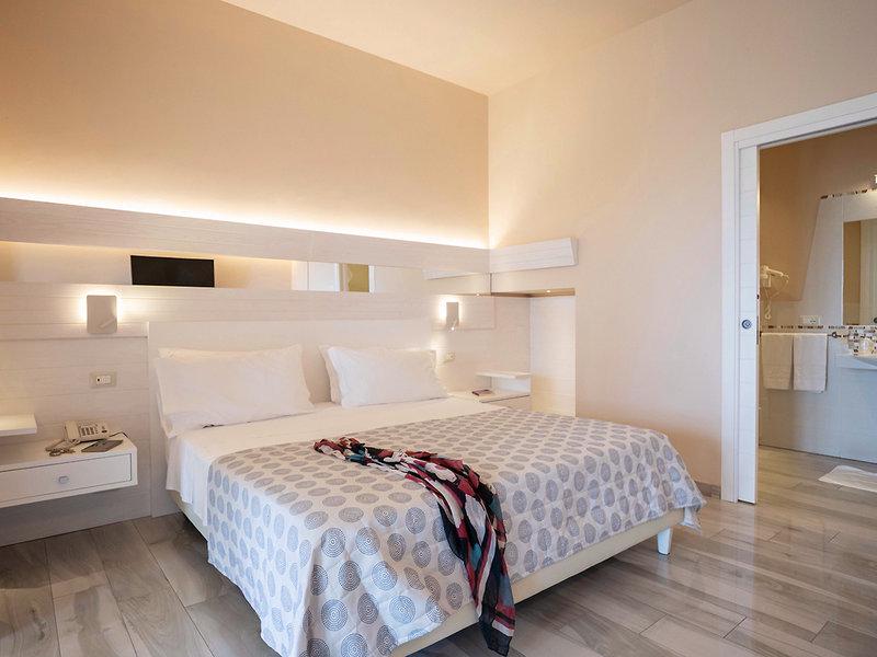 083528370557EF8EDACBAFC70D400039