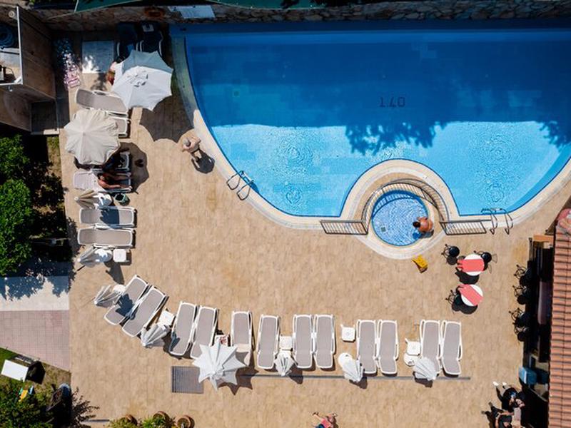 221F12BCB3161D29BCE632828A690F74