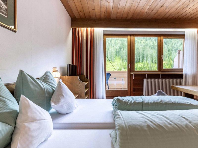 B39ABDADE641CF93485A7ADE67B25A96