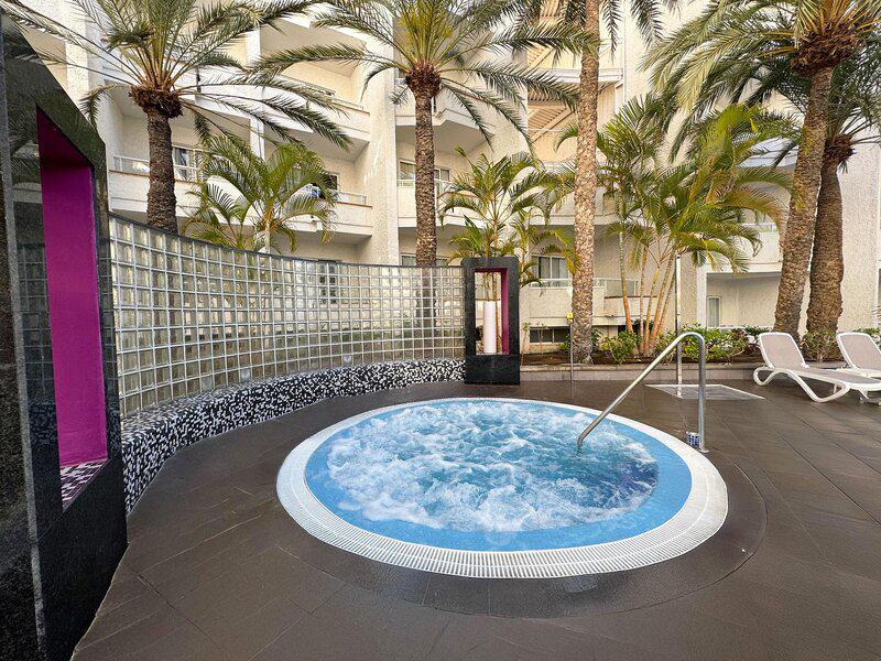 4166F35672B3A6BABF818D8299C6C433