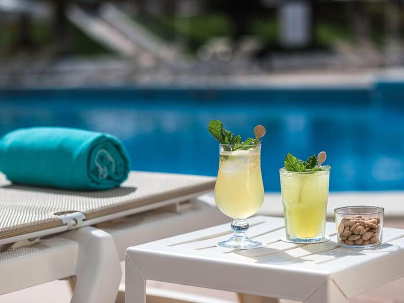 F17CF2B54B4DEF09E639D63ACCD780F2