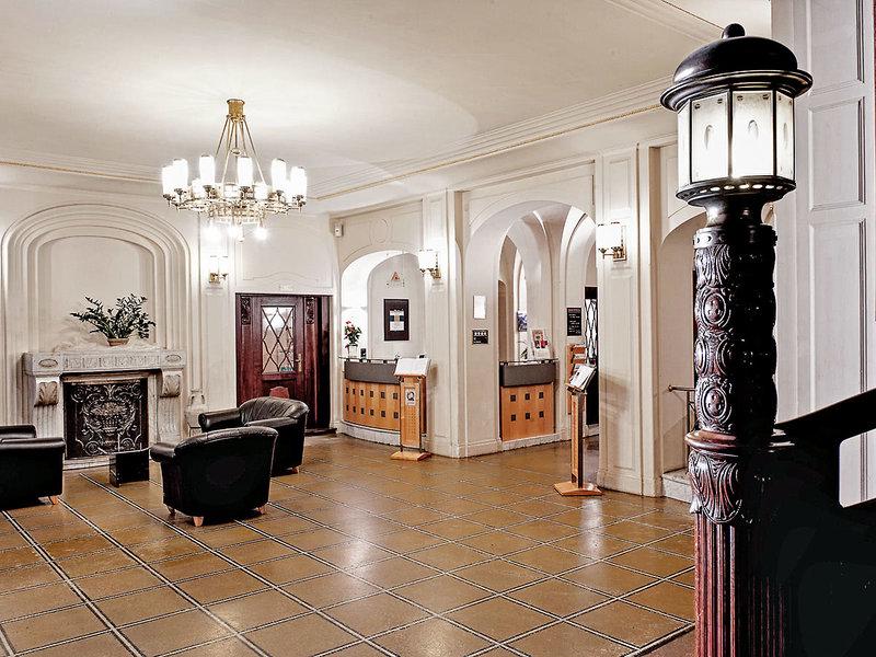 5F8465FD3AE221416C2A2B95C6D6C935