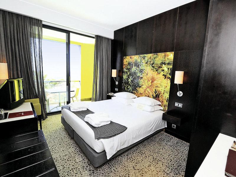 306A70C6FE8F2108F0D15B6136087519