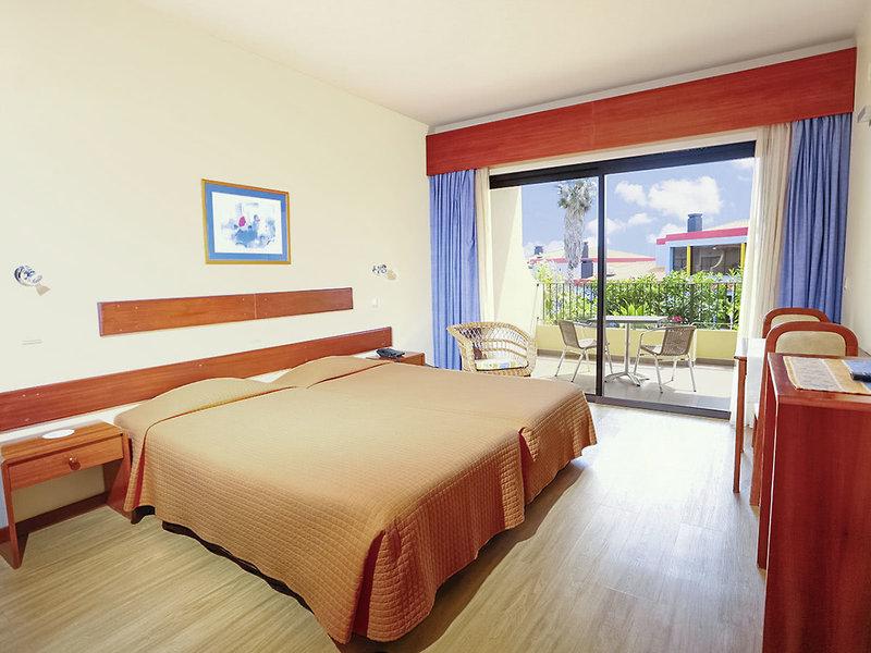 2E10252663ACCBD5F7B220AC13DEA8C6