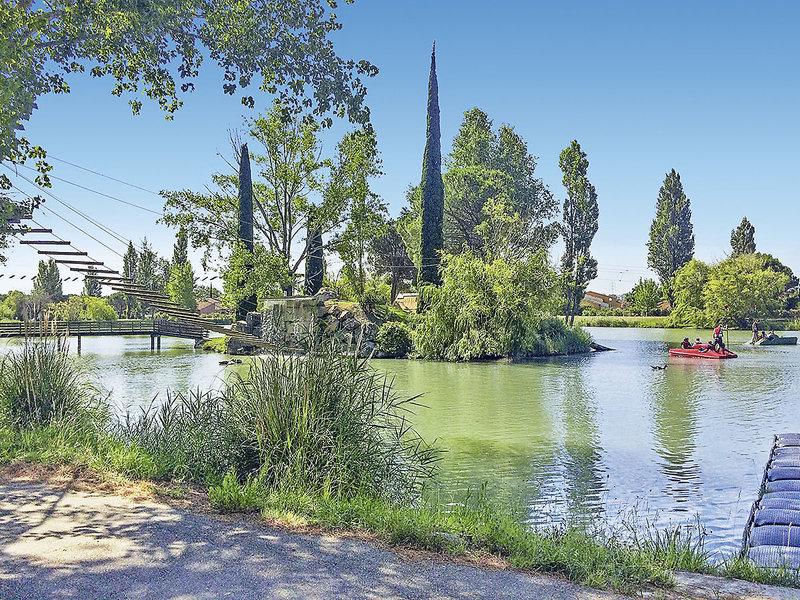 B96063DB3479DEE1919282A762E561B9