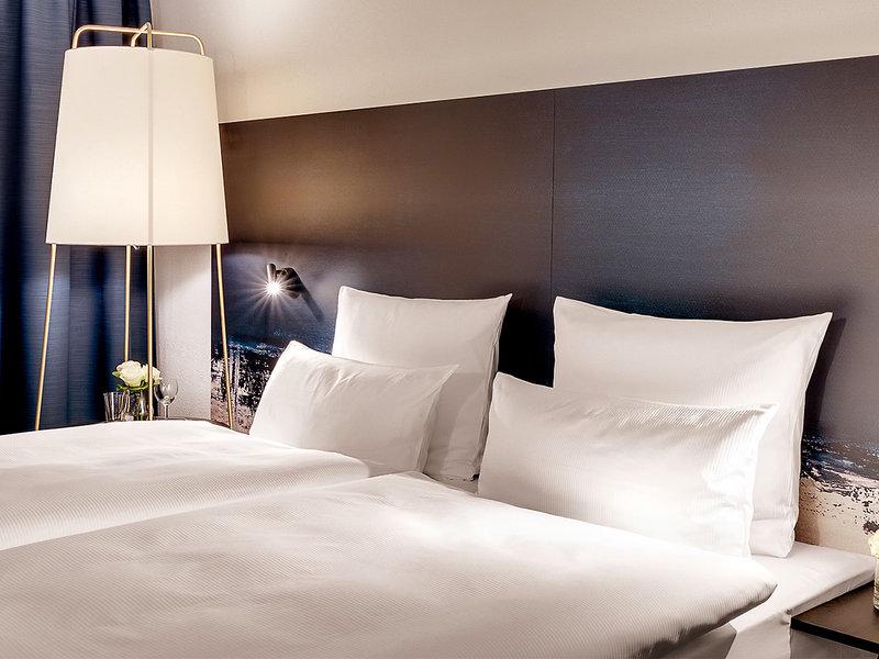 8223C3B25D0005D0F90207702E4D9C31