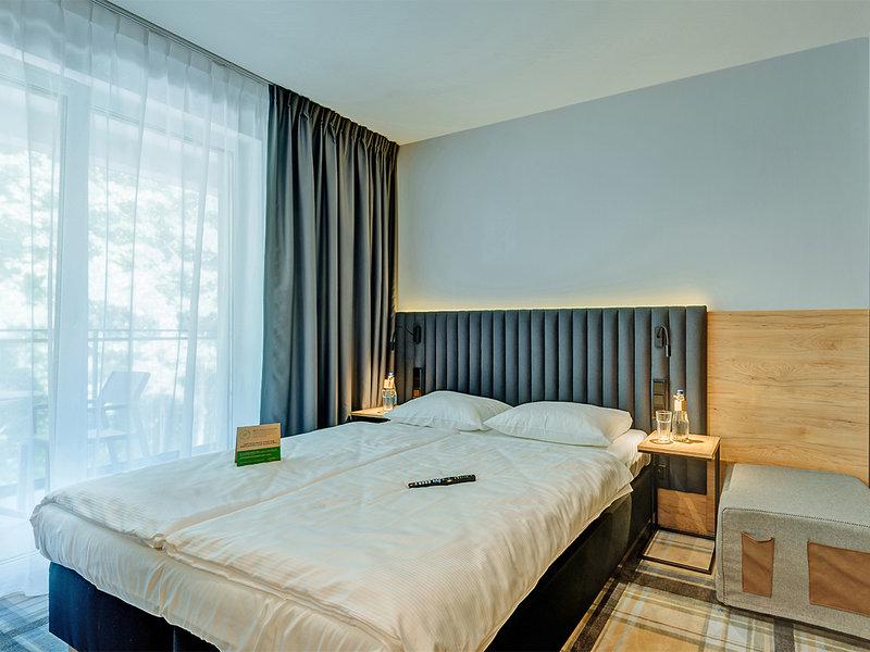 81C8EAD63834D68CA8F77F22267F6E6E