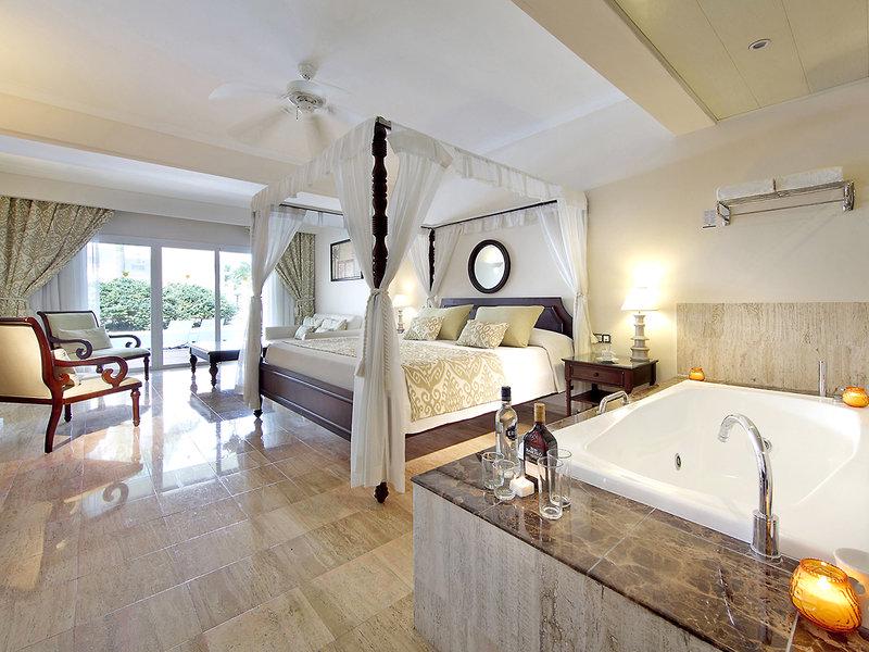 FE70530906E205C3FB284A55A273A055