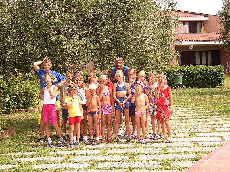 4957D82C65E944E79AA64B35987488DE