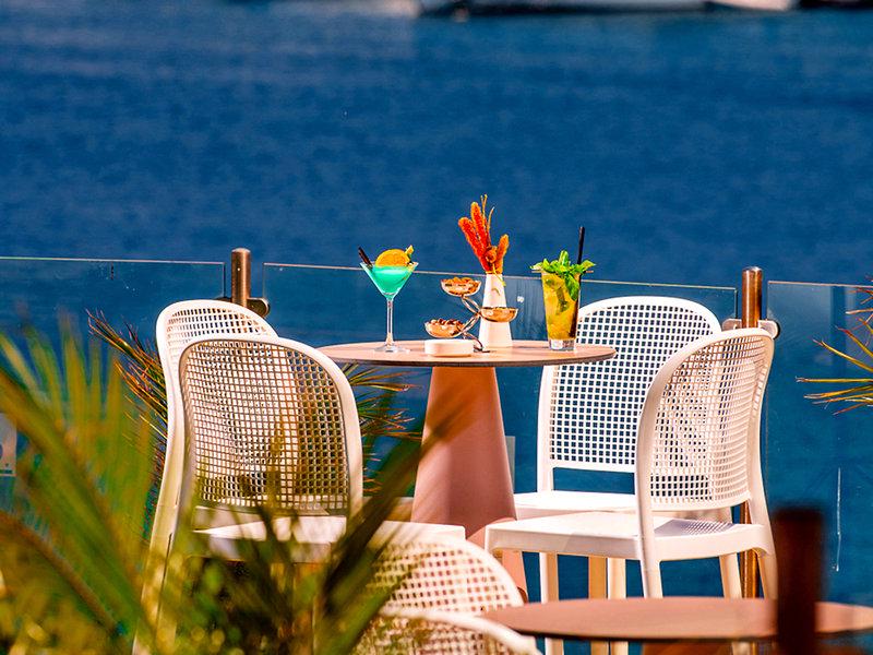 879615ADD7481C410C6D3586AE2CE984