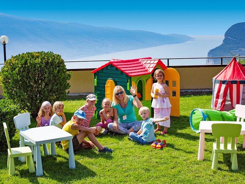 C7DBF5A2B2B1FD7240AA7C2830AFBD66