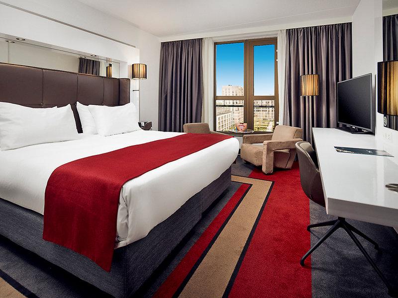 B3E0D19802BD64804AD82865A11CF00D