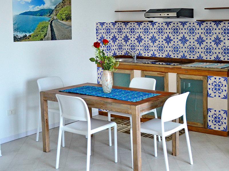 F048D66E9C7F541E32C057B0742021E4