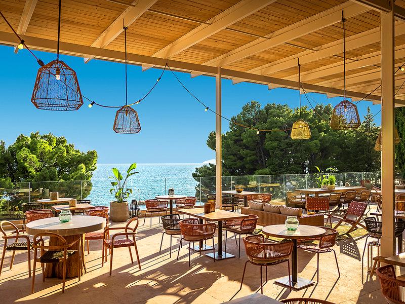 56DCC442F7B14489F47D466EF1B10F09